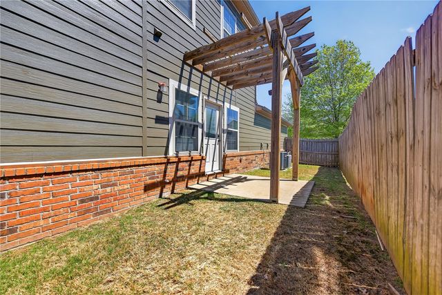 712 N Wordsworth Lane, Fayetteville, AR 72704