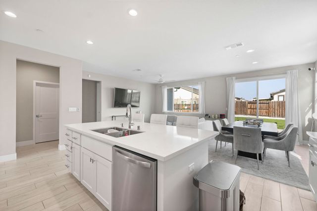 1605 Radiance Ln, Modesto, CA 95356