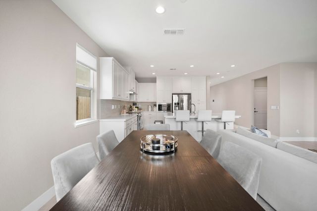 1605 Radiance Ln, Modesto, CA 95356