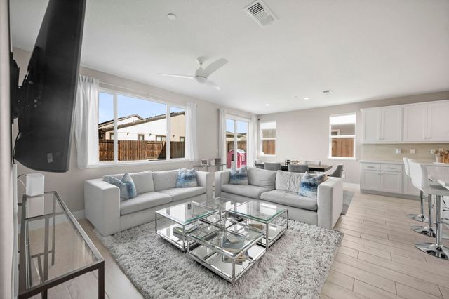 1605 Radiance Ln, Modesto, CA 95356