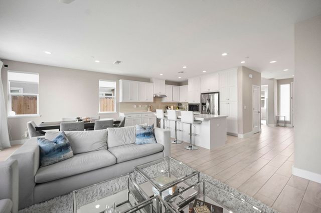 1605 Radiance Ln, Modesto, CA 95356