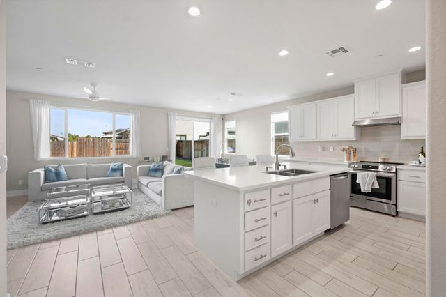 1605 Radiance Ln, Modesto, CA 95356