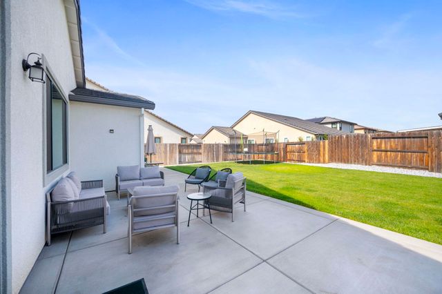 1605 Radiance Ln, Modesto, CA 95356