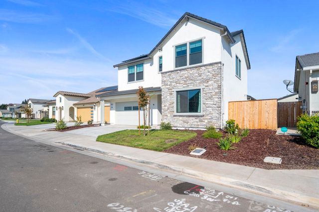 1605 Radiance Ln, Modesto, CA 95356