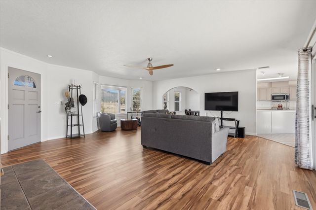 136 Weimer Road, Edgewood, NM 87015