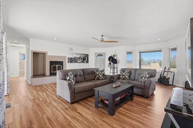 136 Weimer Road, Edgewood, NM 87015