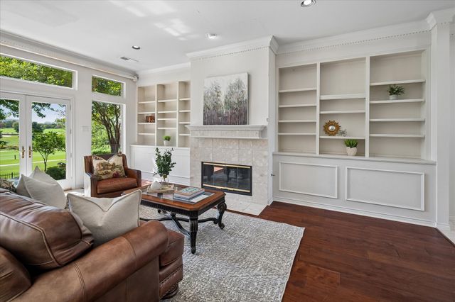 2204 Creekside Circle S, Irving, TX 75063