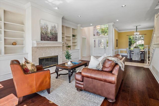 2204 Creekside Circle S, Irving, TX 75063