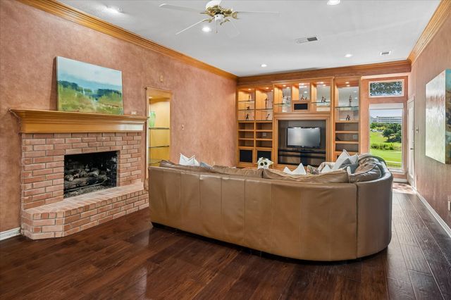 2204 Creekside Circle S, Irving, TX 75063