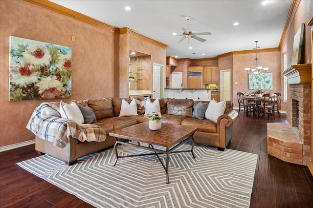 2204 Creekside Circle S, Irving, TX 75063