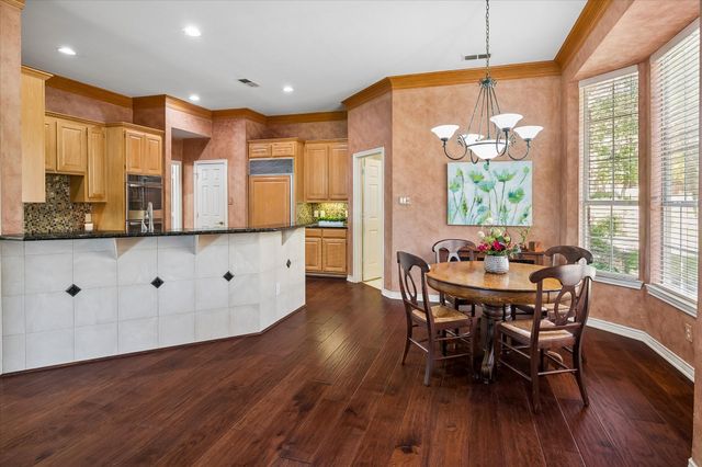 2204 Creekside Circle S, Irving, TX 75063