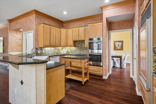2204 Creekside Circle S, Irving, TX 75063