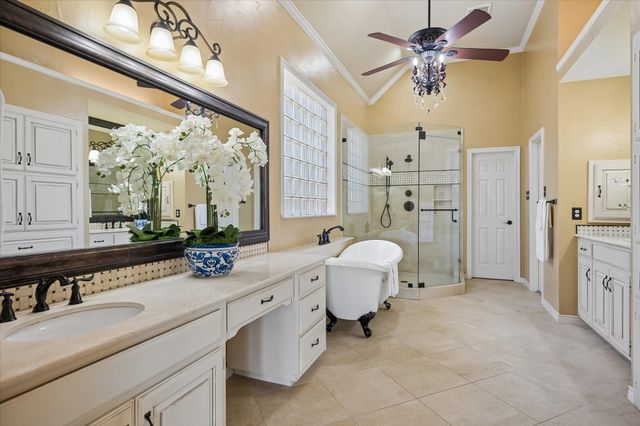 2204 Creekside Circle S, Irving, TX 75063