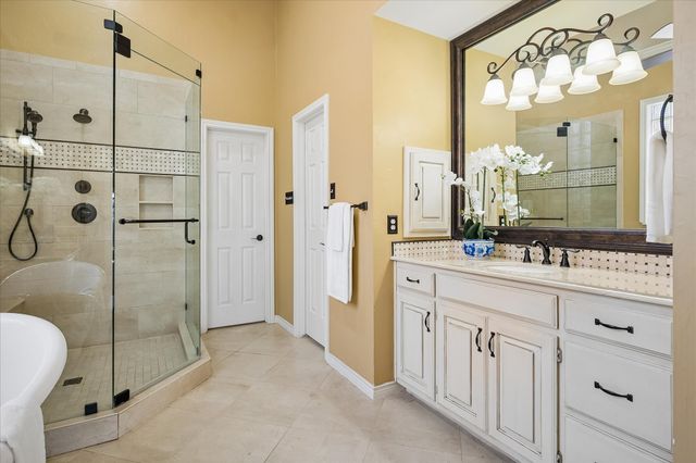 2204 Creekside Circle S, Irving, TX 75063