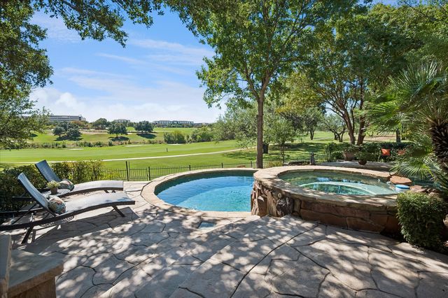 2204 Creekside Circle S, Irving, TX 75063