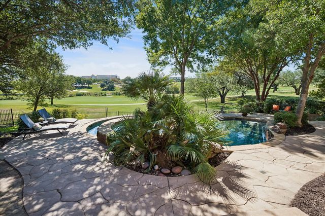 2204 Creekside Circle S, Irving, TX 75063