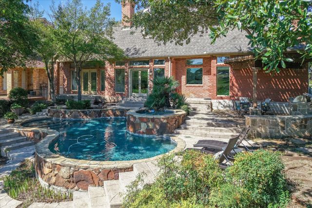 2204 Creekside Circle S, Irving, TX 75063