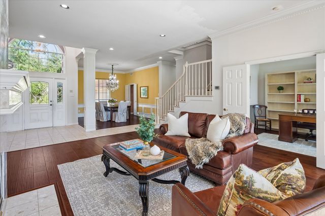 2204 Creekside Circle S, Irving, TX 75063