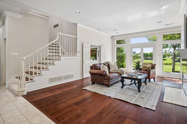 2204 Creekside Circle S, Irving, TX 75063