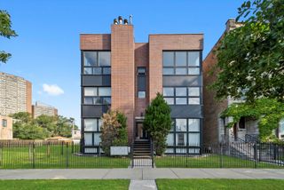 450 E Bowen Avenue 1E, Chicago, IL 60653