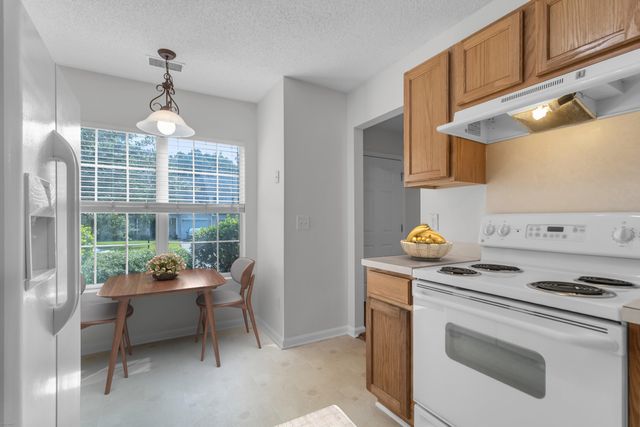 7316 Stoney Moss Way, Hanahan, SC 29410