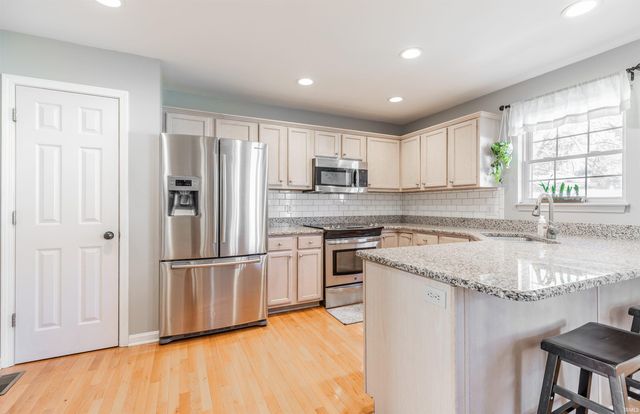 8000 Bayberry Drive, Evansville, IN 47711