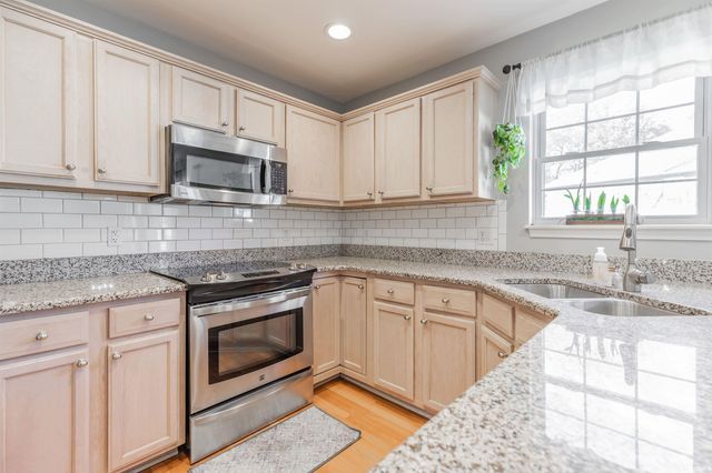 8000 Bayberry Drive, Evansville, IN 47711