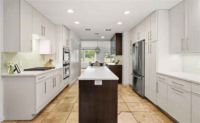 6113 Lost Creek Dr, Corpus Christi, TX 78413