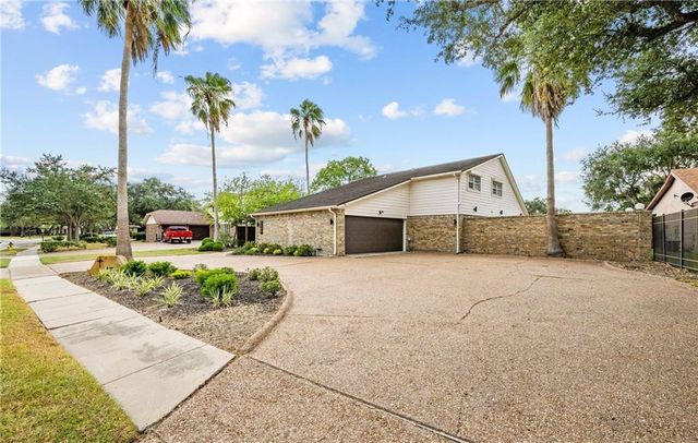 6113 Lost Creek Dr, Corpus Christi, TX 78413