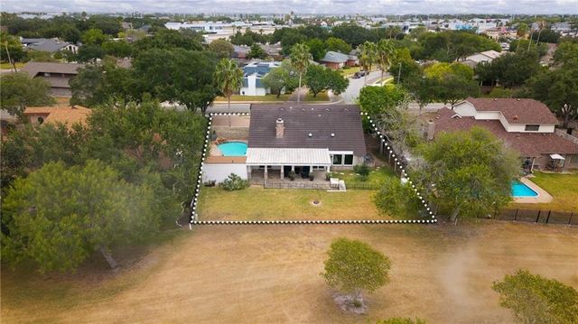 6113 Lost Creek Dr, Corpus Christi, TX 78413