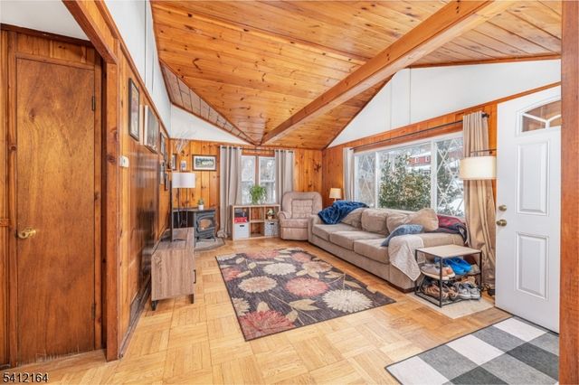 10 Lake Shore Rd, Hardyston Twp., NJ 07460