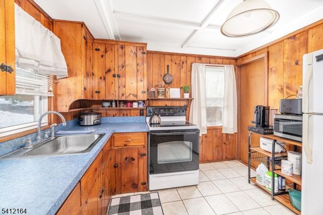 10 Lake Shore Rd, Hardyston Twp., NJ 07460