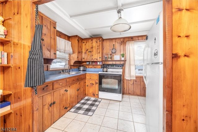 10 Lake Shore Rd, Hardyston Twp., NJ 07460