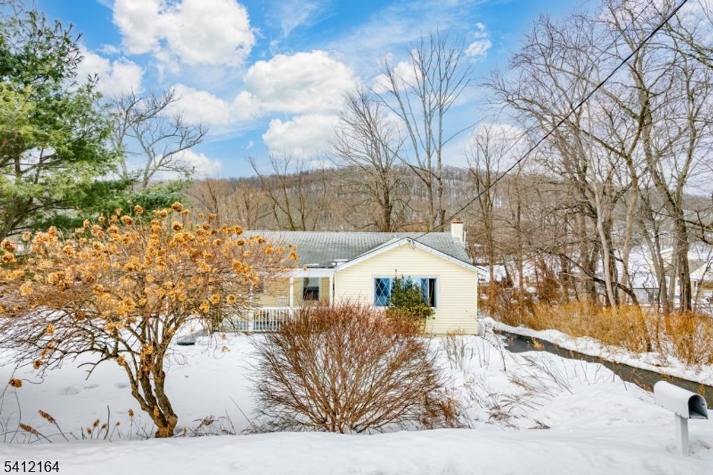 10 Lake Shore Rd, Hardyston Twp., NJ 07460
