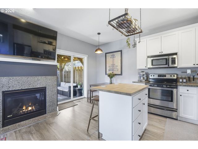 1738 N MANZANITA St, Canby, OR 97013