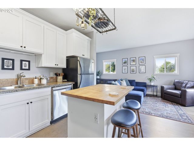 1738 N MANZANITA St, Canby, OR 97013