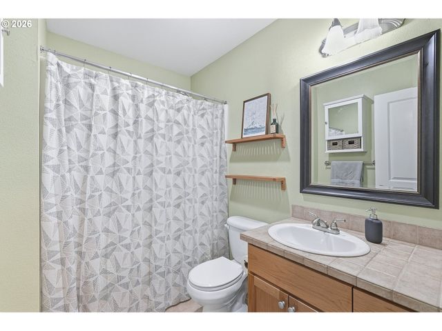 1738 N MANZANITA St, Canby, OR 97013