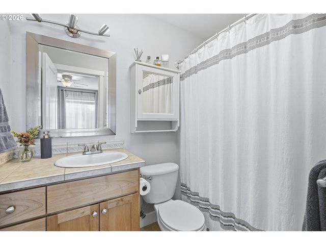 1738 N MANZANITA St, Canby, OR 97013