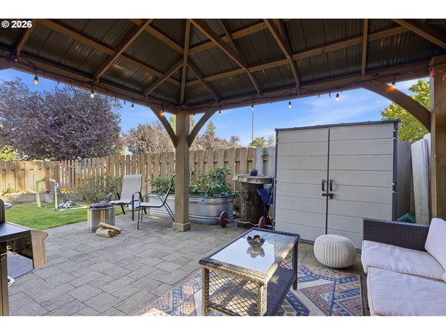1738 N MANZANITA St, Canby, OR 97013
