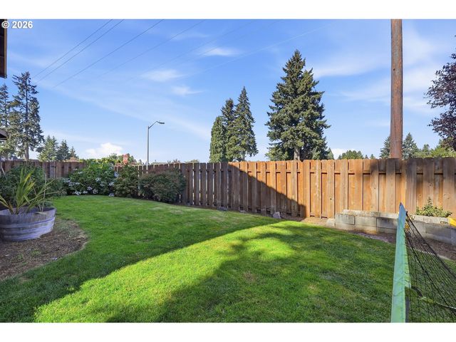 1738 N MANZANITA St, Canby, OR 97013