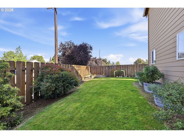1738 N MANZANITA St, Canby, OR 97013