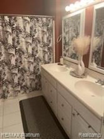 481 Village Oaks Court, Ann Arbor, MI 48103