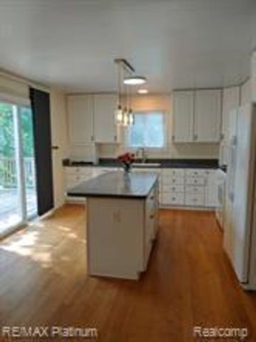 481 Village Oaks Court, Ann Arbor, MI 48103