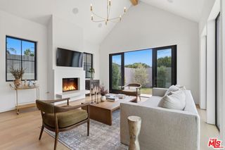 7841 Stewart Avenue, Los Angeles, CA 90045