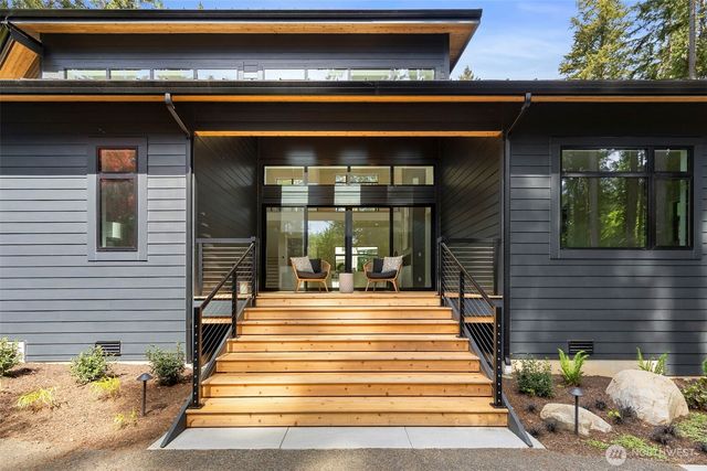 13970 Manzanita Road NE, Bainbridge Island, WA 98110