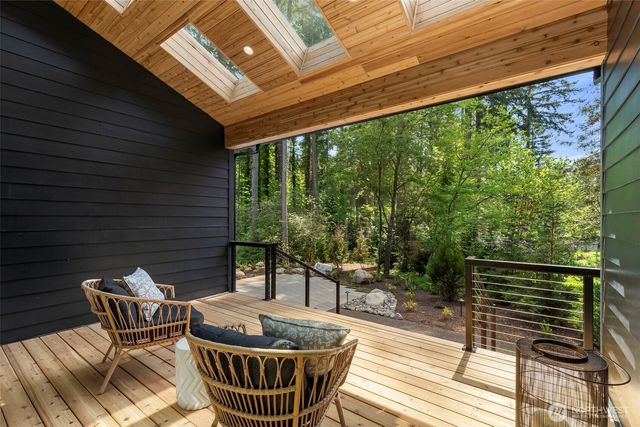 13970 Manzanita Road NE, Bainbridge Island, WA 98110