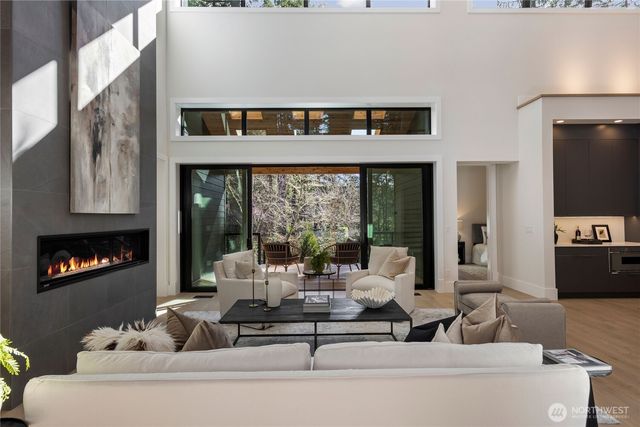 13970 Manzanita Road NE, Bainbridge Island, WA 98110