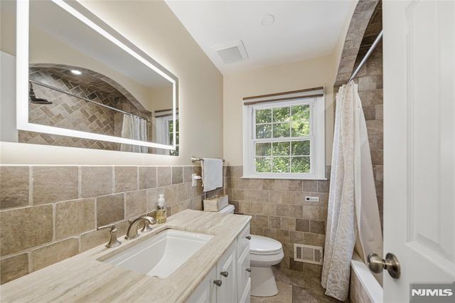 49 Skytop Drive, Mahwah, NJ 07430