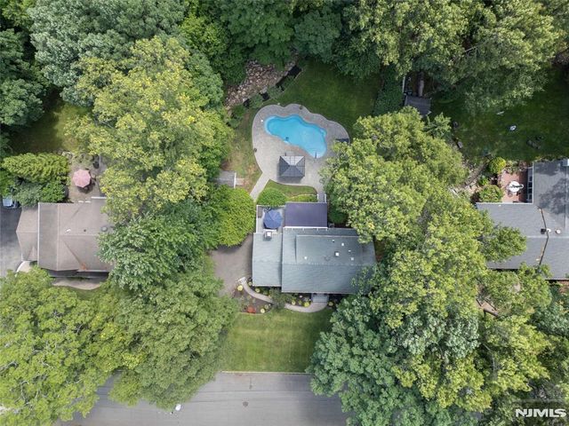 49 Skytop Drive, Mahwah, NJ 07430