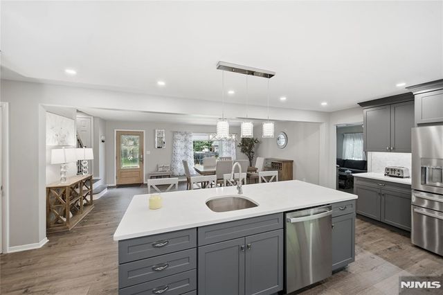 49 Skytop Drive, Mahwah, NJ 07430